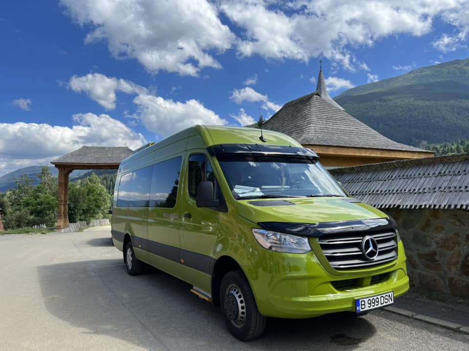 Închiriere microbuze Brașov – Maxx Reisen