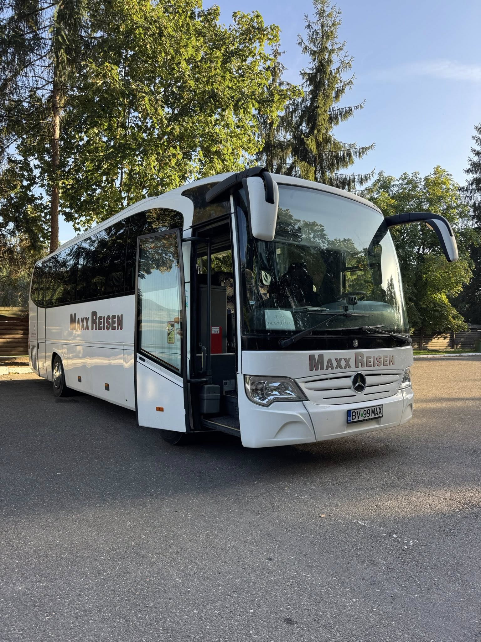 Închiriere autocare Brașov – Maxx Reisen
