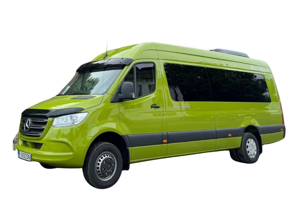 Microbuz Mercedes verde închiriere Brașov – Maxx Reisen